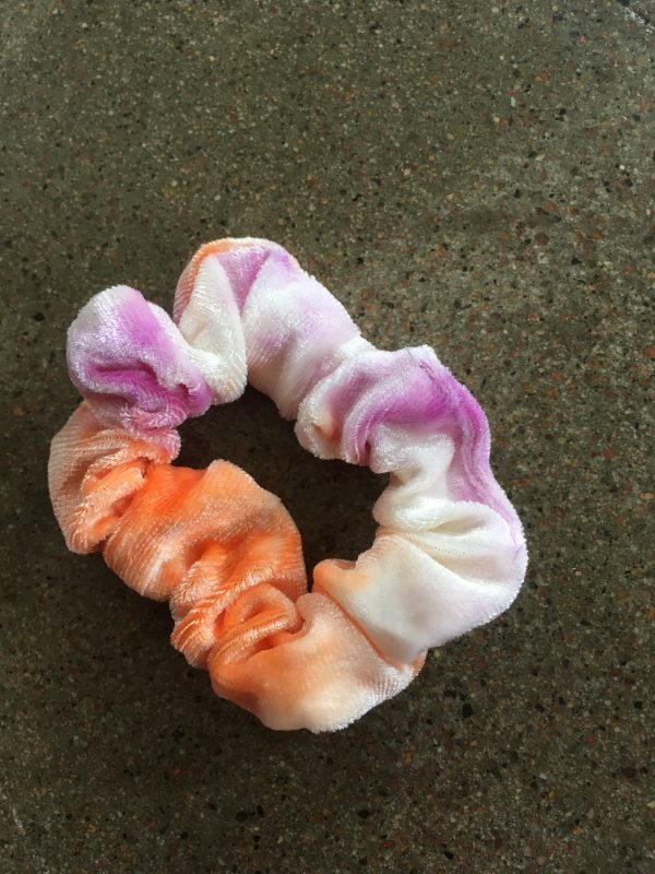 Sammetsscrunchie orange-lila