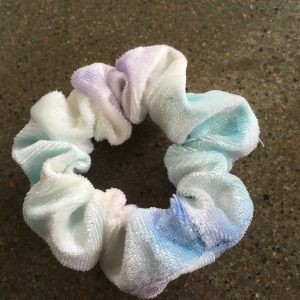 Sammets-scrunchie ljus regnbåge
