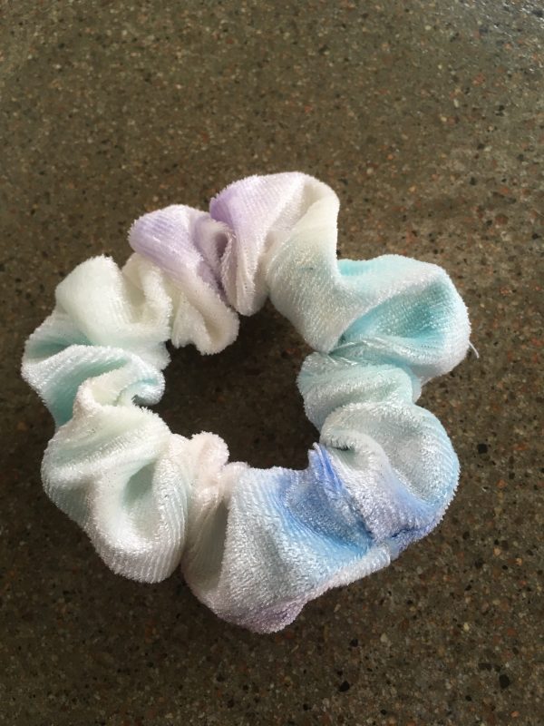 Sammets-scrunchie ljus regnbåge