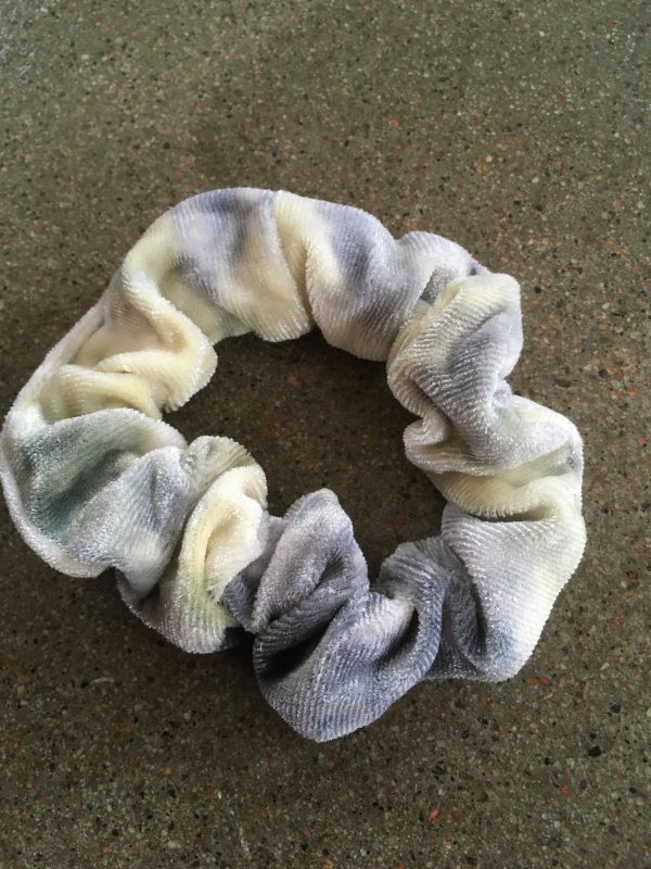 sammetsscrunchie grå-gul