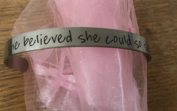 Armband she belived
